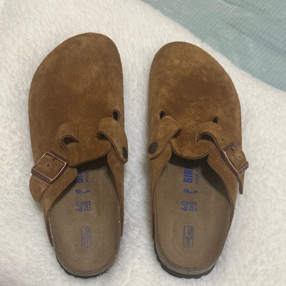 Birkenstock women’s Mink Suede clogs. - Picture 2 of 5